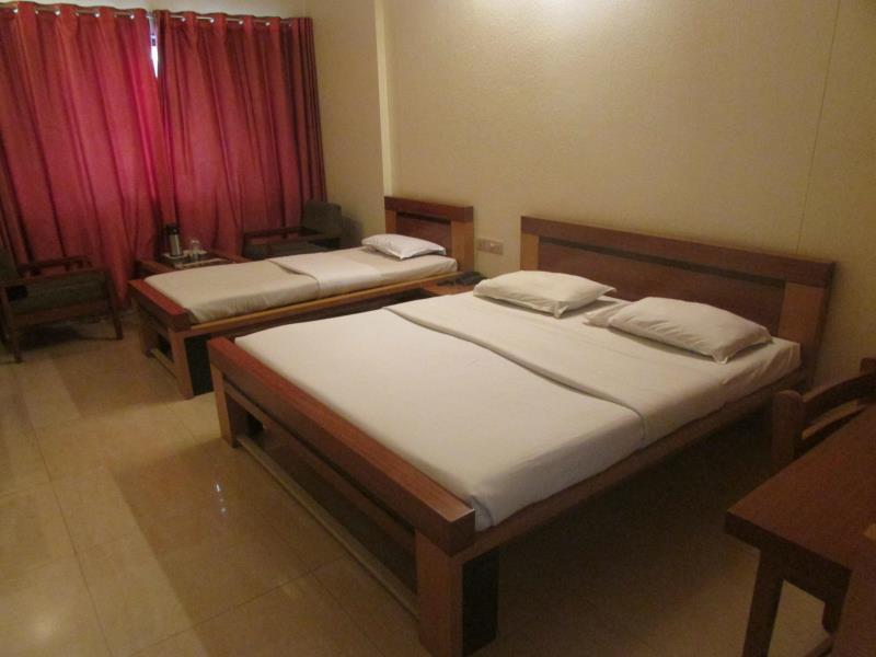 Hotel Surya Renaissance Nashik Bagian luar foto
